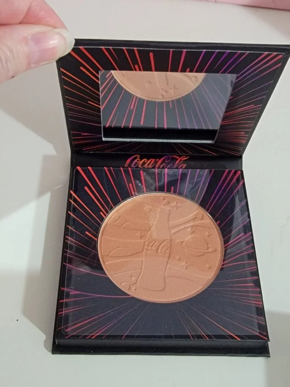 Revolution: Coca~Cola Highlighter Powder Compact